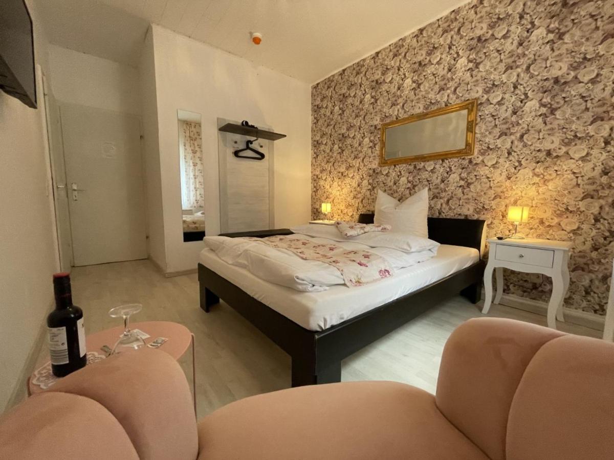 Astoria Hotel Bad Wildstein 트라벤트라바흐 외부 사진